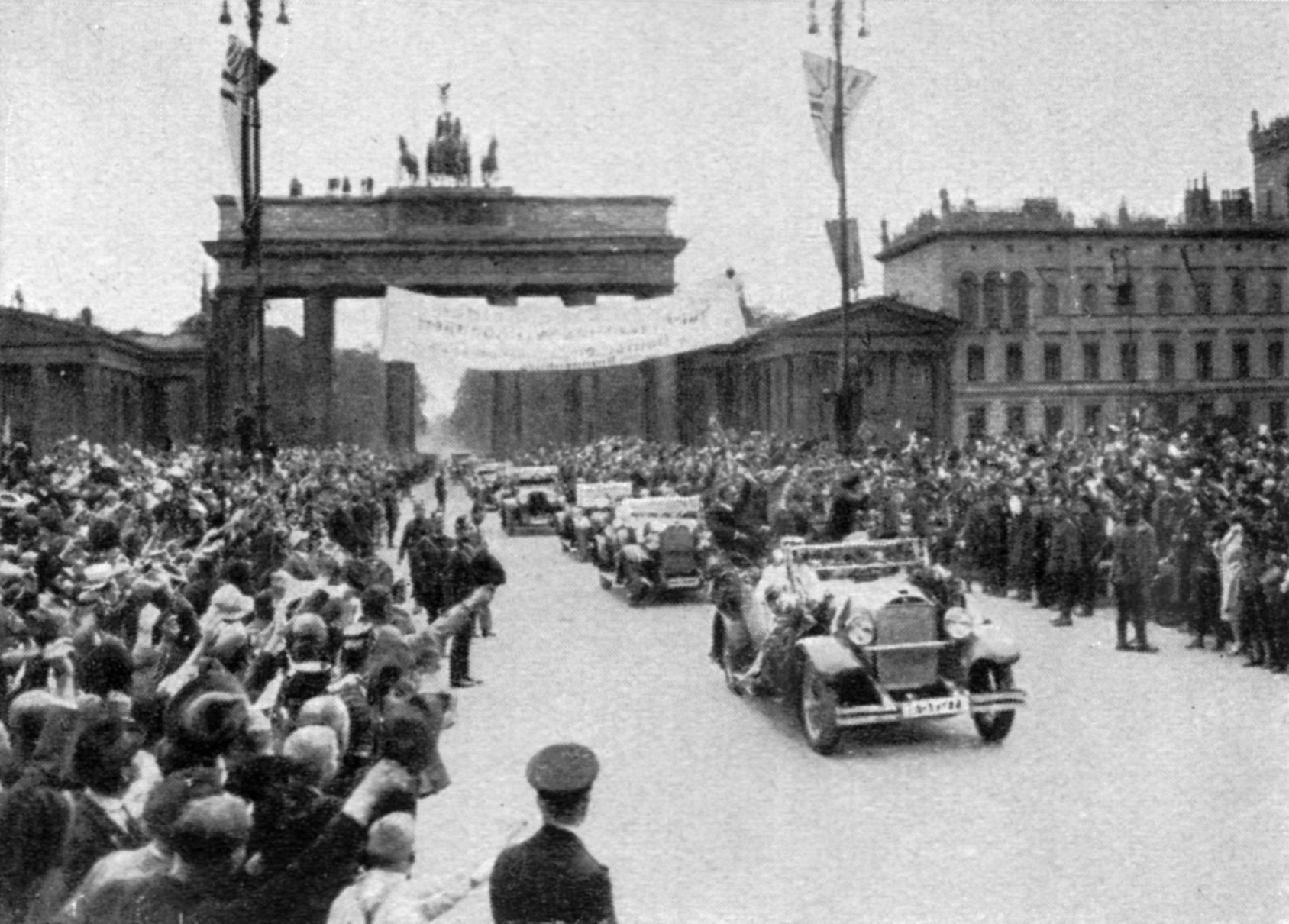 Autokorso am Brandenburger Tor in Berlin